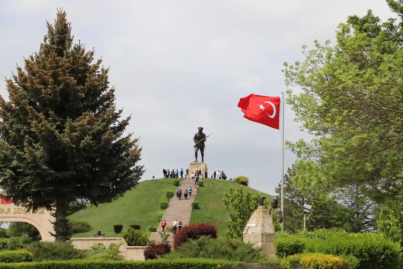 Kütahya’da Gençler, Dumlupınar Şehitliği’nde 2