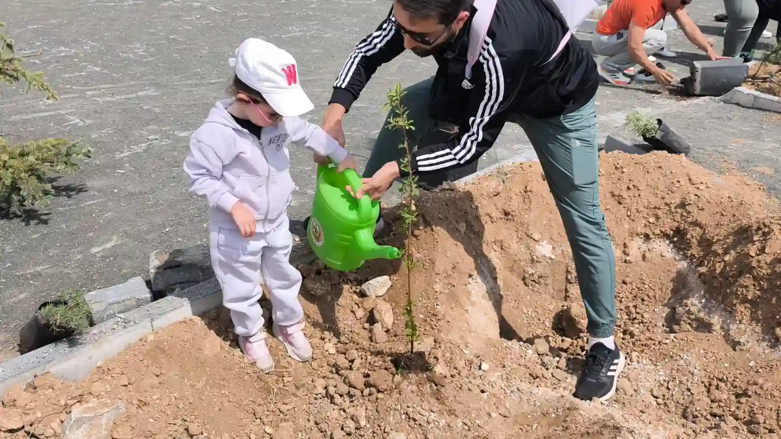 Kütahya’da Gençler Spor Salonu Çiçeklendirdi (1)