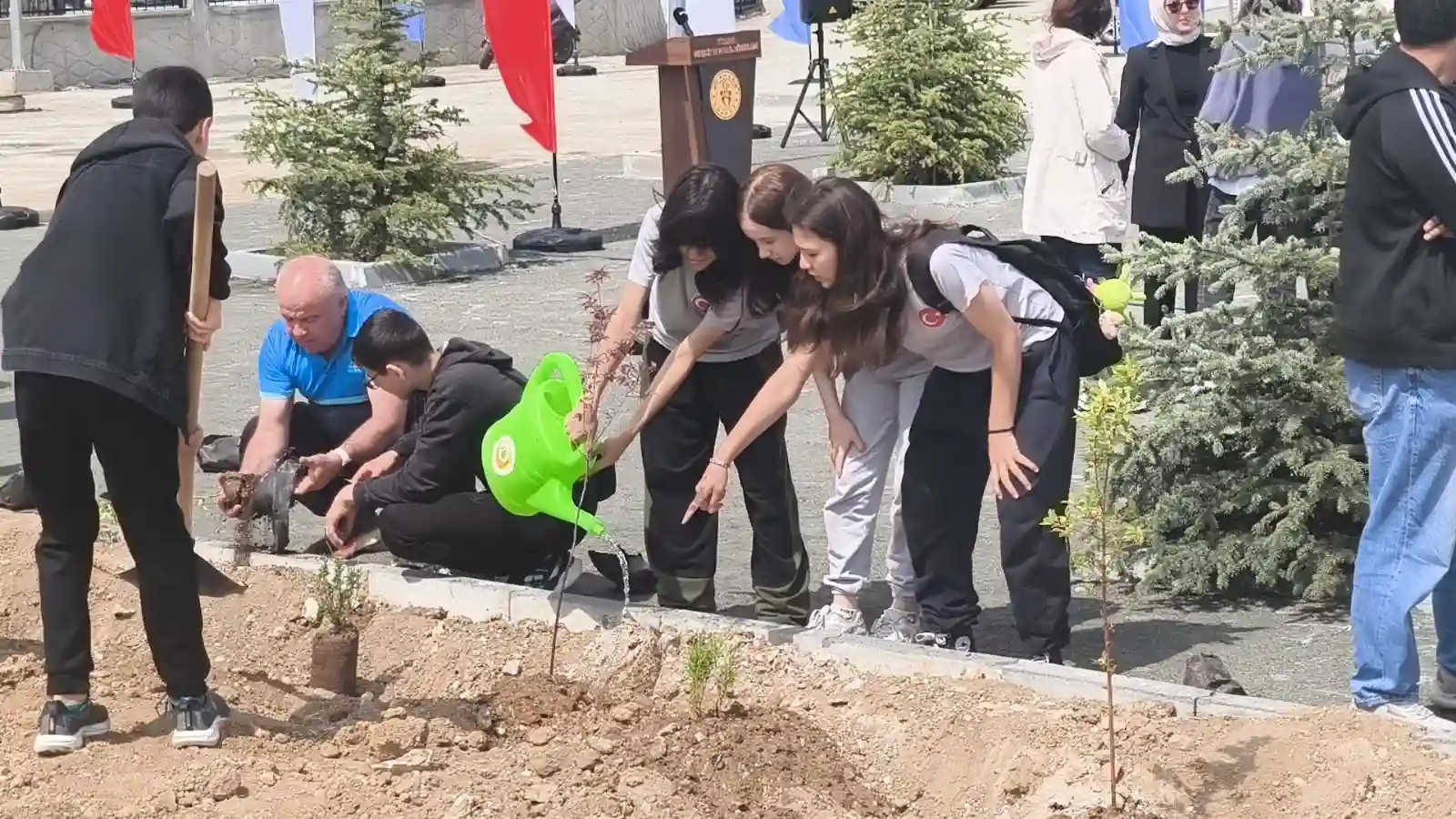 Kütahya’da Gençler Spor Salonu Çiçeklendirdi (3)