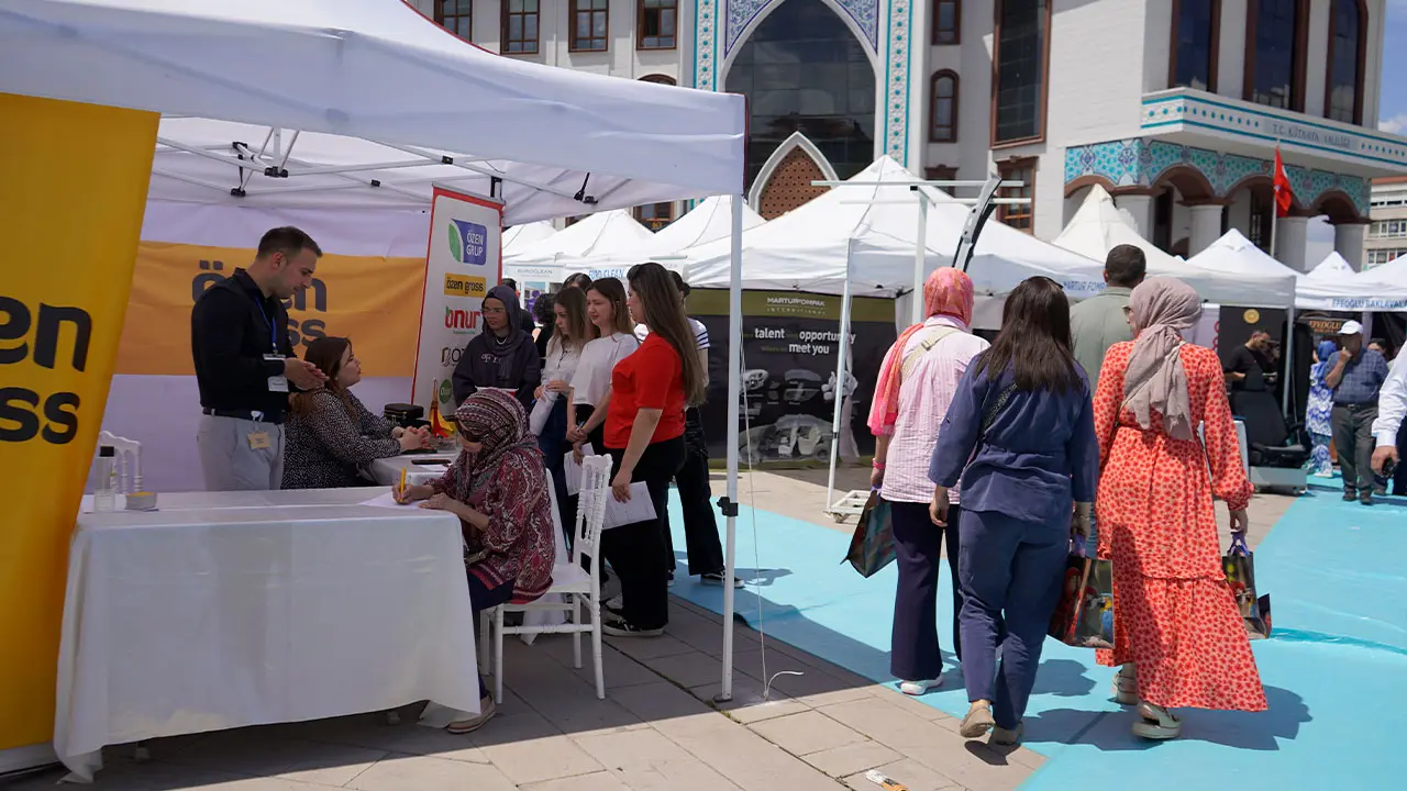 Kütahya’da Istihdam Ve Kariyer Fuarı Başladı5