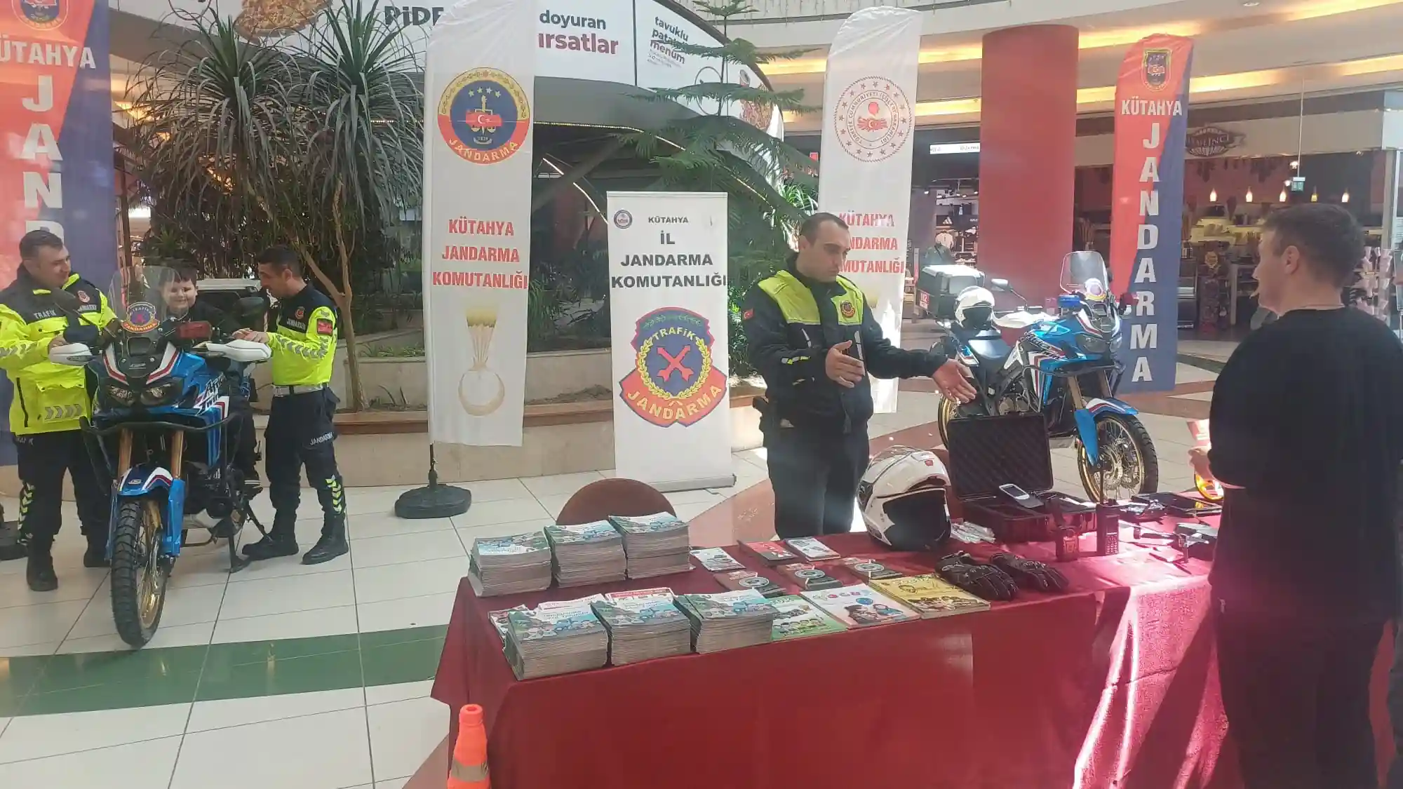 Kütahya’da Jandarmadan Trafik Standı 