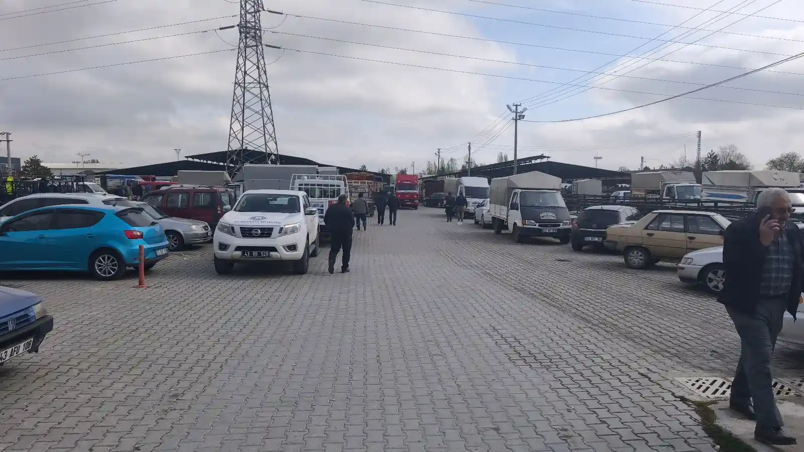 Kütahya’da Kurbanlık Pazarında Hareketlilik Sürüyor 