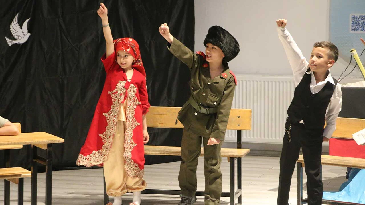 Kütahya’da Minikler Tiyatro Sahnesinde2