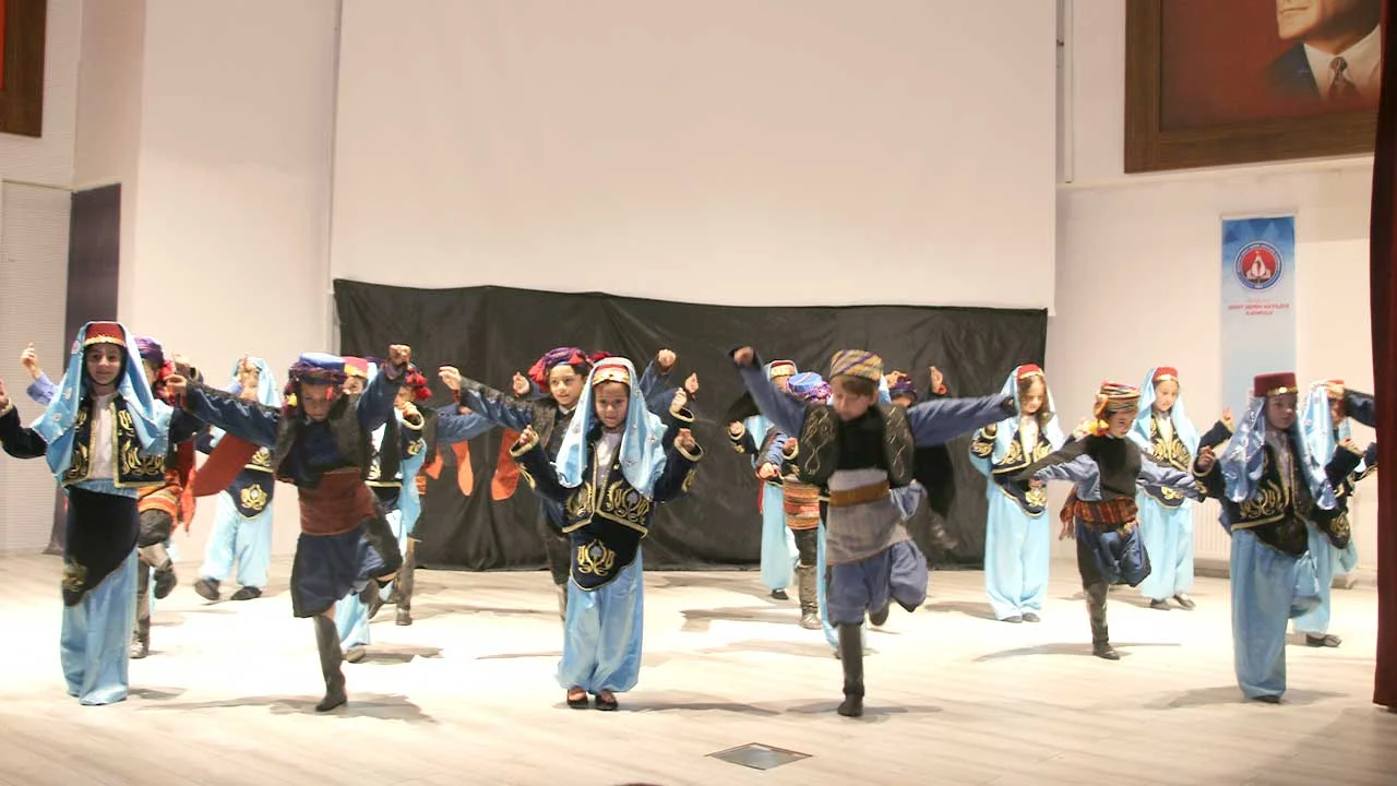 Kütahya’da Minikler Tiyatro Sahnesinde6