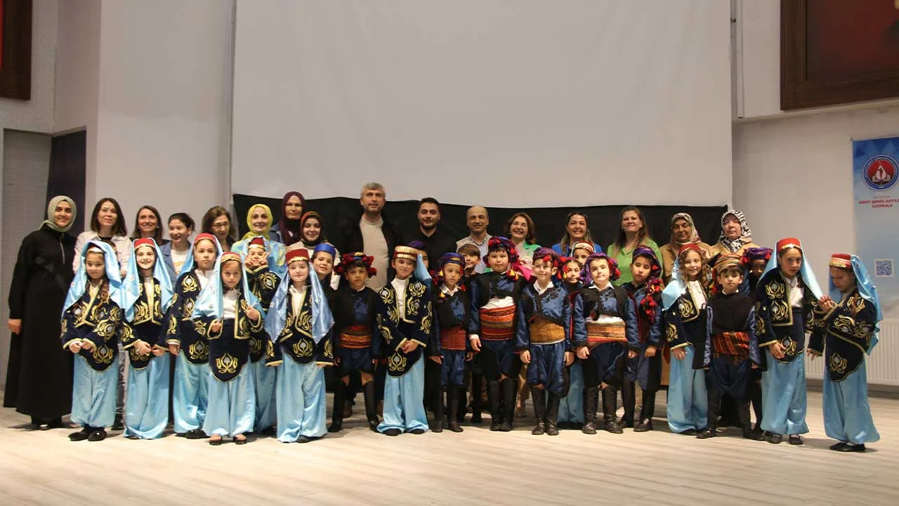 Kütahya’da Minikler Tiyatro Sahnesinde7