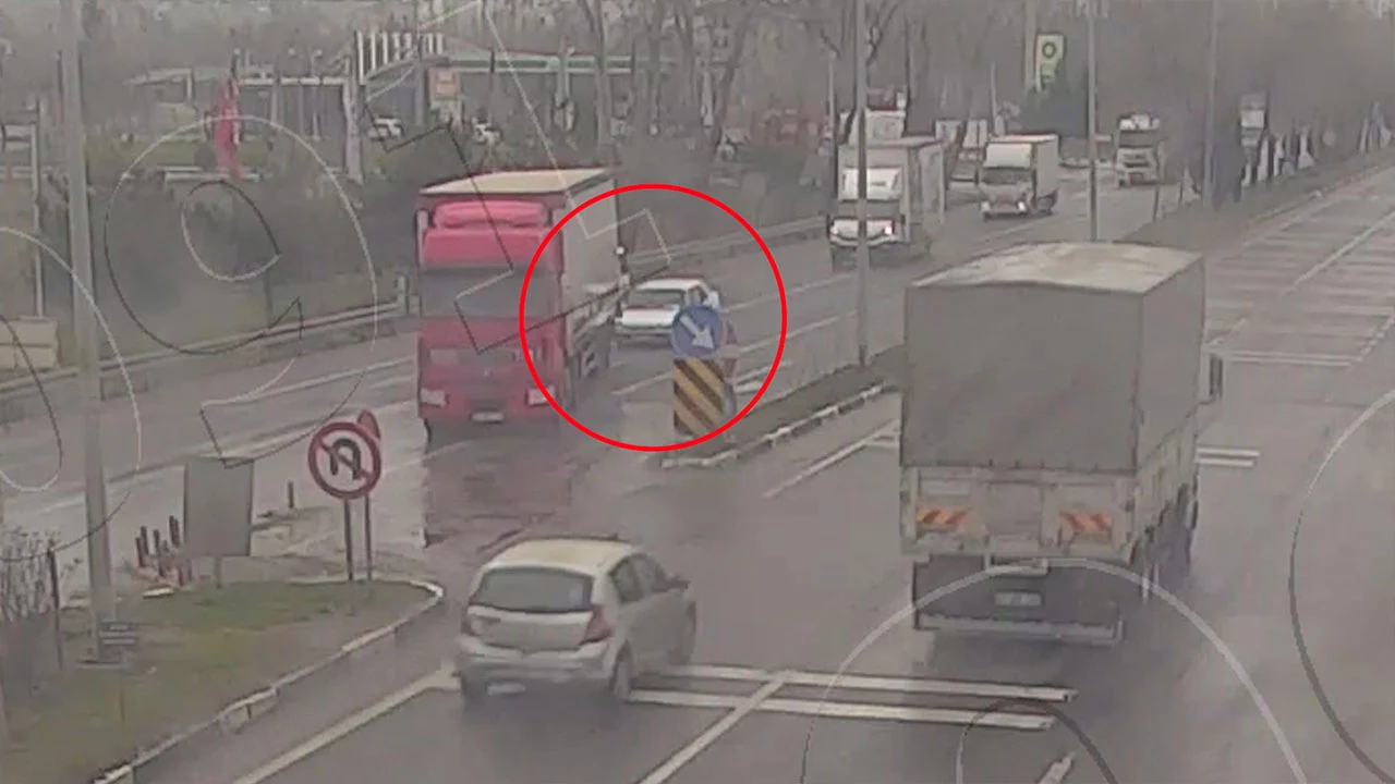 Kütahya’da Otomobil Tıra Arkadan Çarpmıştı, Kaza Anı Paylaşıldı4