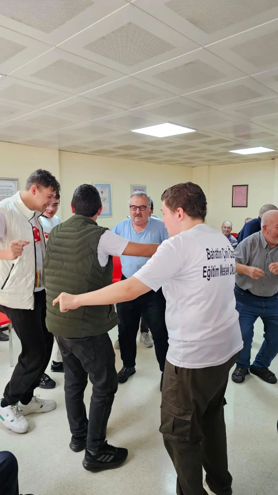 Kütahya’da Özel Öğrenciler, Yaşlılarla Buluştu 2