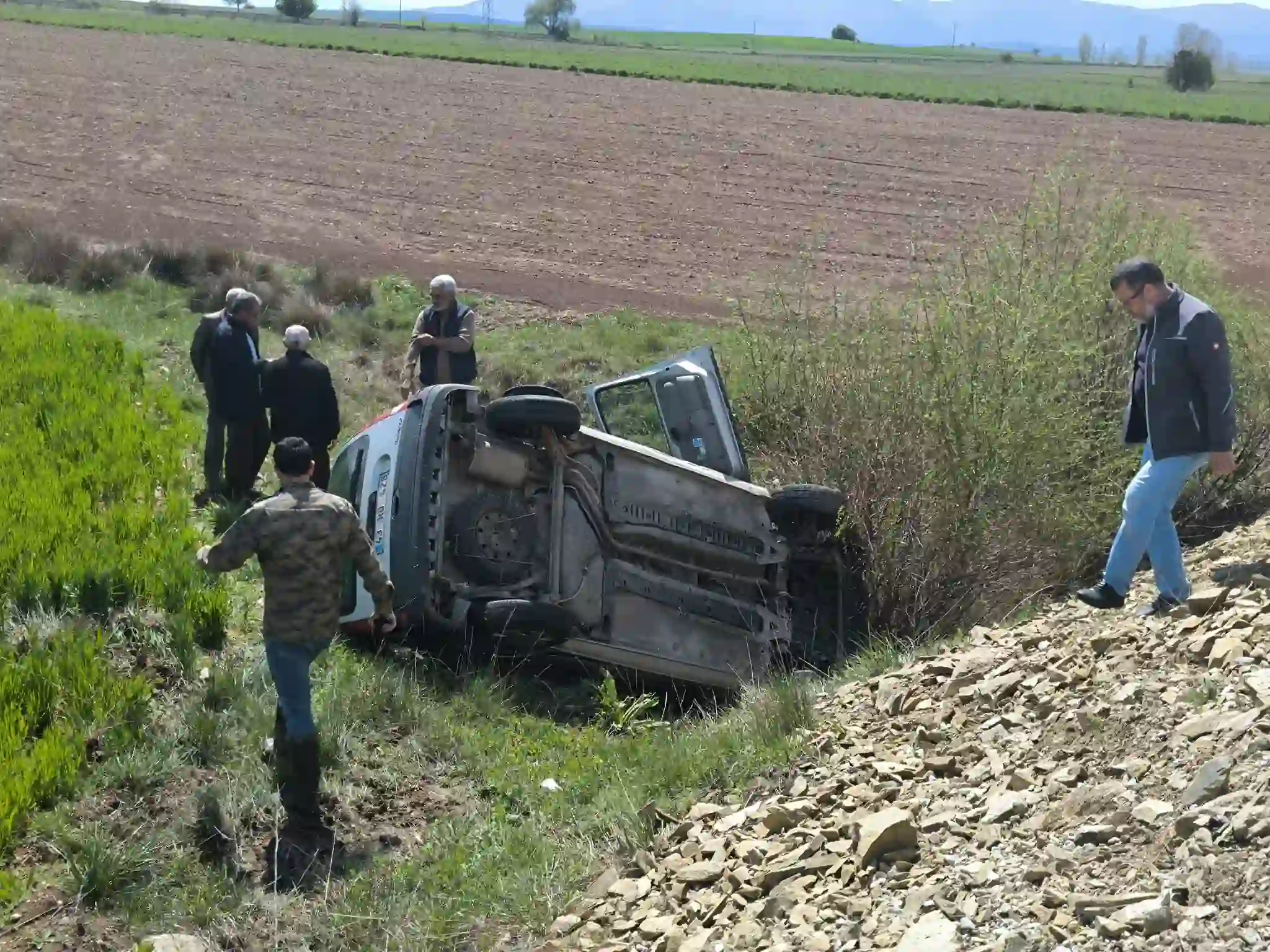 Kütahya’da Takla Attığı Araçtan Burnu Bile Kanamadan Çıktı 2