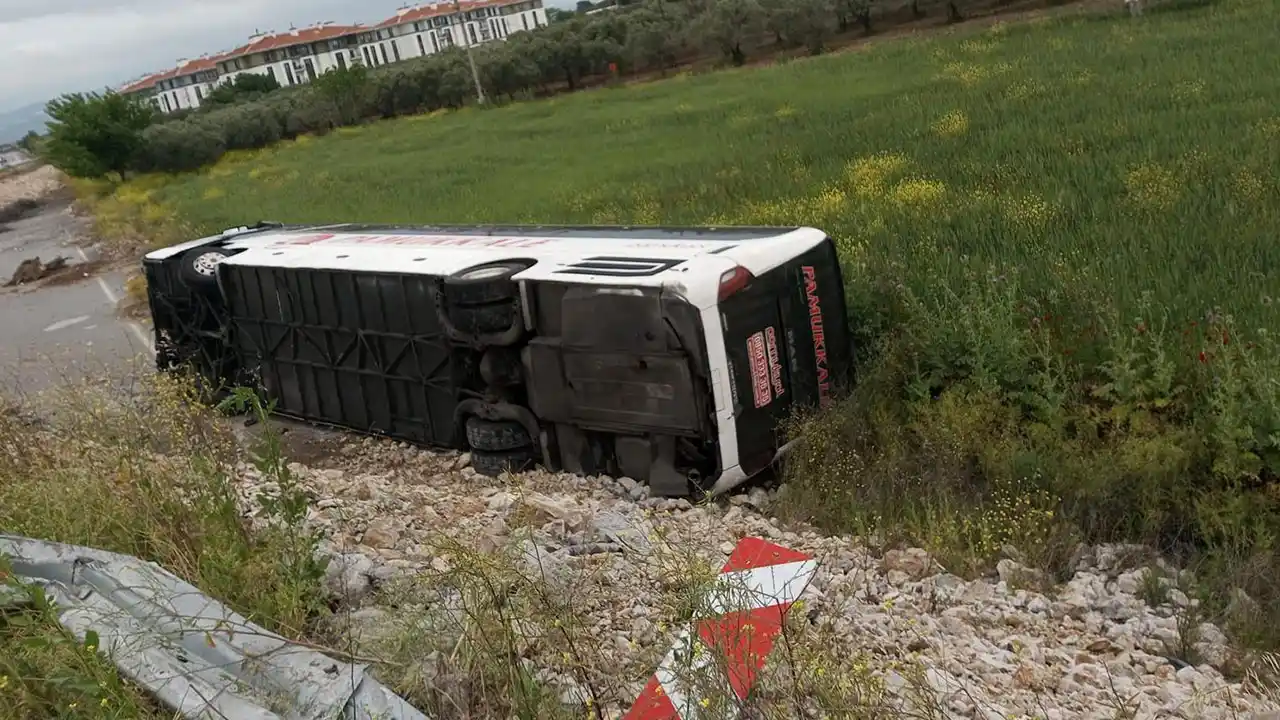 Manisa’da Yolcu Otobüsü Devrildi 16 Kişi Yaralı