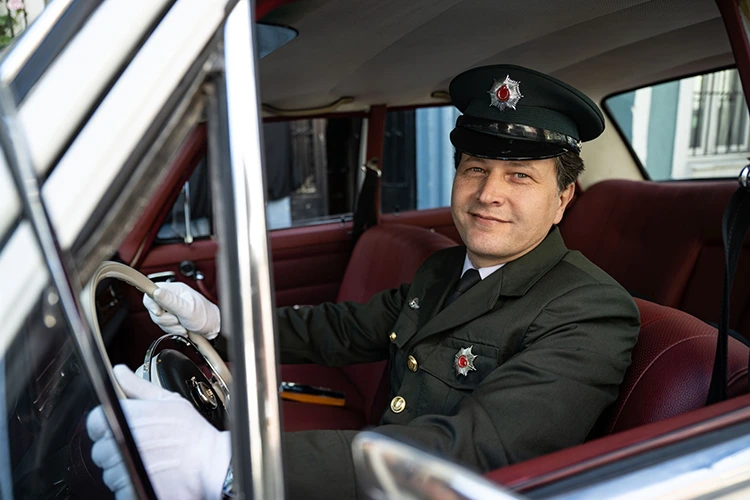 Nostaljik Trafik Polisi Üniformasıyla Gülümseten Sürpriz (3)-1