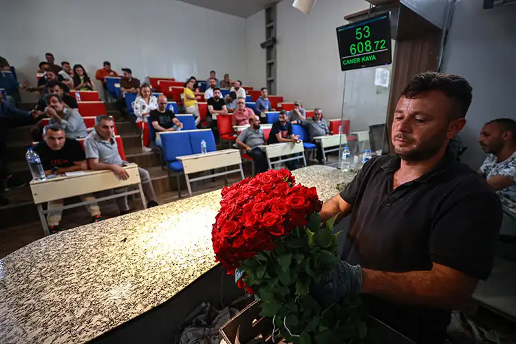 Seralar Ve Mezatlar Anneler Günü Için Çiçekle Dolup Taşıyor2