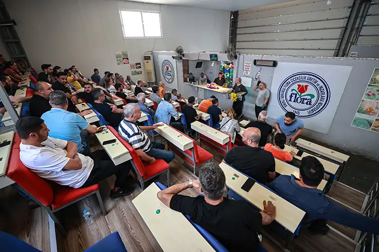 Seralar Ve Mezatlar Anneler Günü Için Çiçekle Dolup Taşıyor3