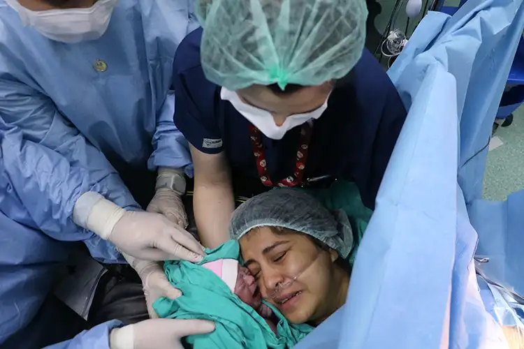 Türkiye'de Bir Ilk Akciğer Nakli Yapılan Hasta Anne Oldu (2)