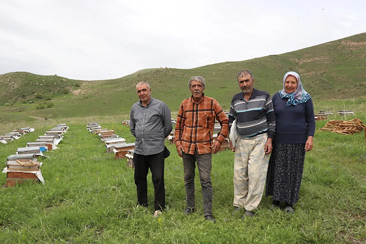 Üç Kardeş Ağrı Dağlarında Doğal Bal Üretiyor (1)
