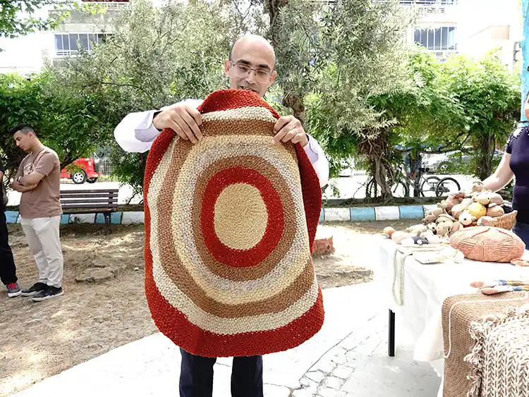 Üniversiteli Gençler, Bitkisel Boyalarla El Işi Ürünler Tasarladı