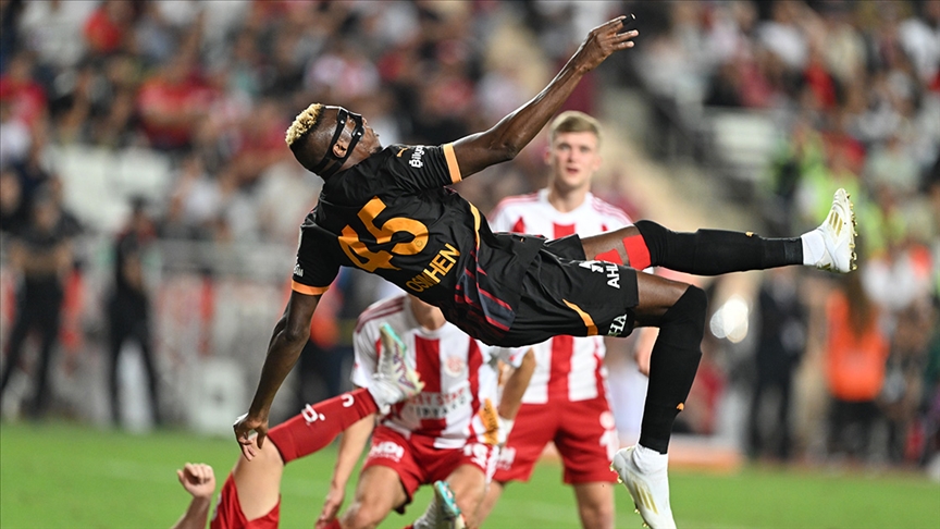 Victor Osimhen (1)