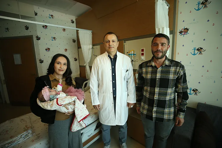 Yemek Borusuz Doğan Bebek 5 Günlükken Ameliyat Edildi1