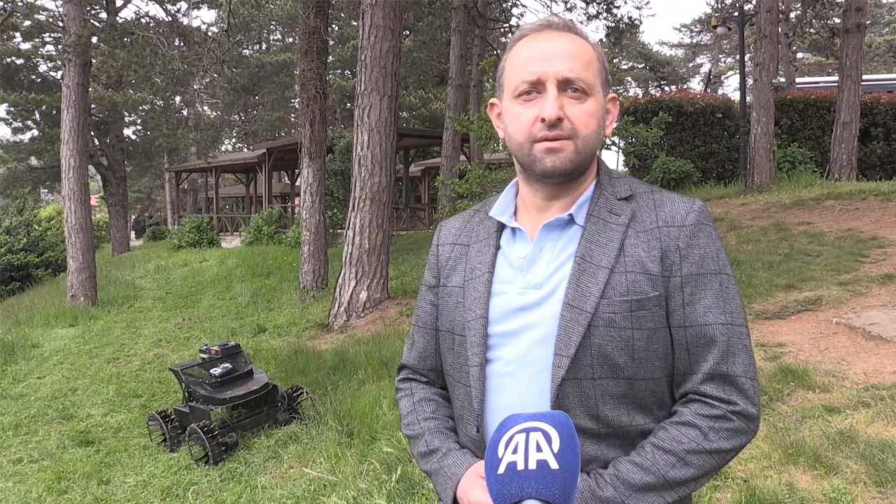 Yüksek Makine Mühendisi, Uzaktan Kumandalı Tırpan Makinesi Geliştirdi3