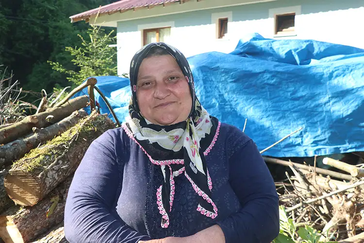 47 Yıllık Demirci Ustası, Eşinin Desteğiyle Çalışıyor