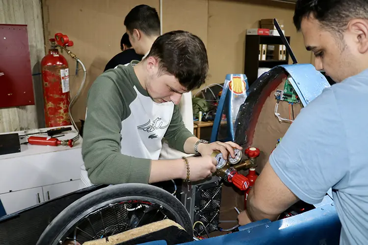 8 Hidrojenli Araçla 12 Yıldır Alternatif Enerjiye Katkı Sağlıyorlar3