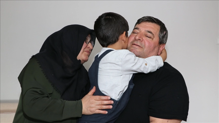 Çift, Koruyucu Aile Olarak 30 Yıllık Evlat Hasretine Son 4