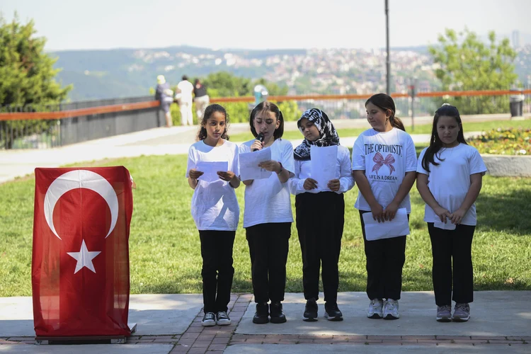 Çocuklar Gazze Ve Doğu Türkistan Için Şiirle Uçurtma Uçurdu3