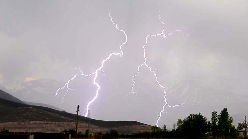 Denizli’de Yıldırım Çarpması Sonucu Aynı Aileden 5 Kişi Yaralandı (2)