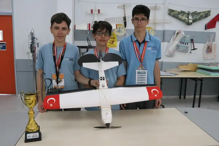 Depremzede Öğrencilerden Uluslararası Başarı1