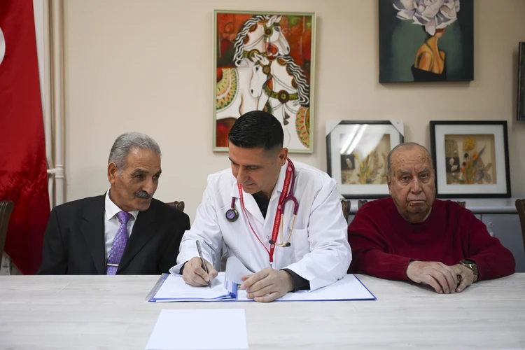 Huzurevlerinde Yaşlılara Yerinde Sağlık Hizmeti Sunuluyor (3)