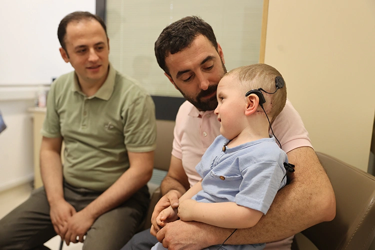İşitme Engelli Çocuğa Beyin Sapı Implantı Ile Ses Algısı Sağlandı 4