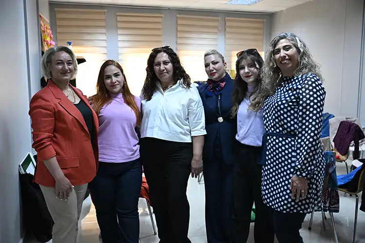 Kadın Gönüllülerden Ihtiyaç Sahibi Öğrencilere Destek