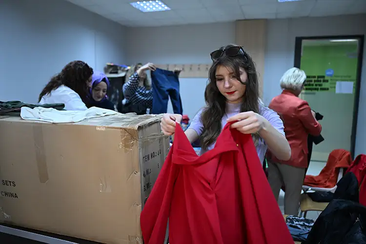 Kadın Gönüllülerden Ihtiyaç Sahibi Öğrencilere Destek2