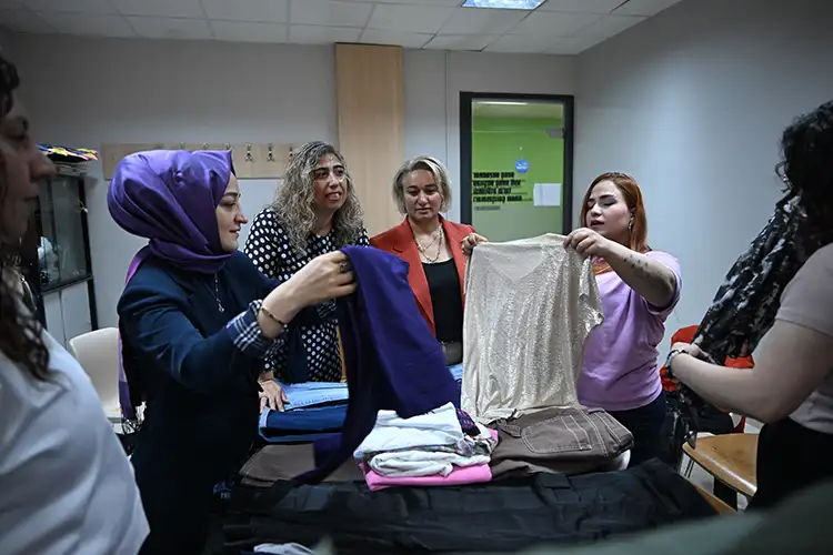 Kadın Gönüllülerden Ihtiyaç Sahibi Öğrencilere Destek3