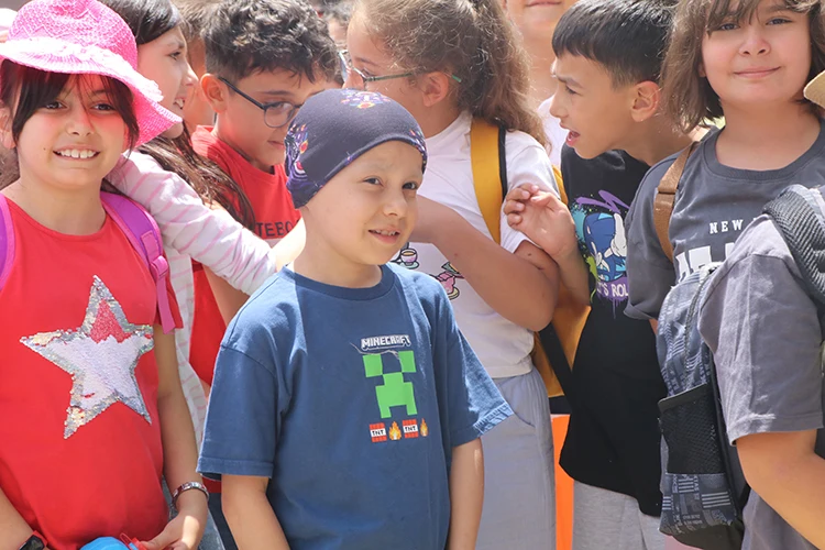 Kanser Tedavisini Atlatan Yiğit, Okulunda Balonlarla Coşkuyla Karşılandı (2)