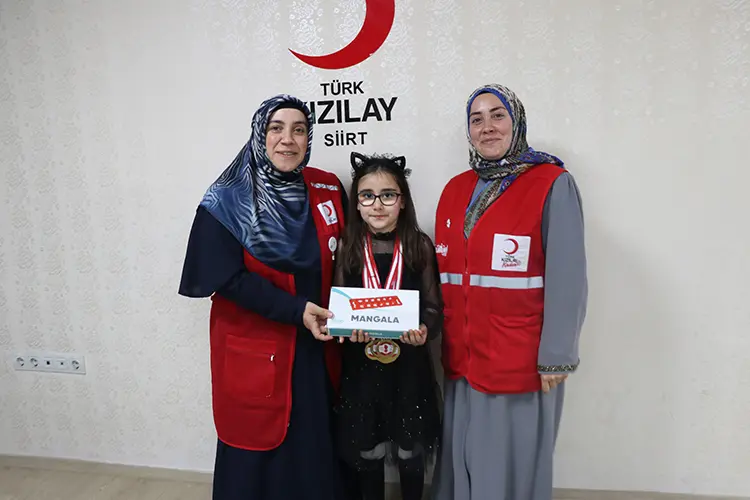 Kızılay Için 7 Yakınını Kan Vermeye Ikna Etti1