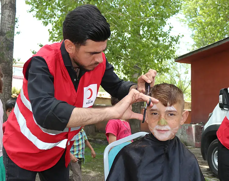 Kızılay’dan Köy Çocuklarına Saç Bakımı (3)
