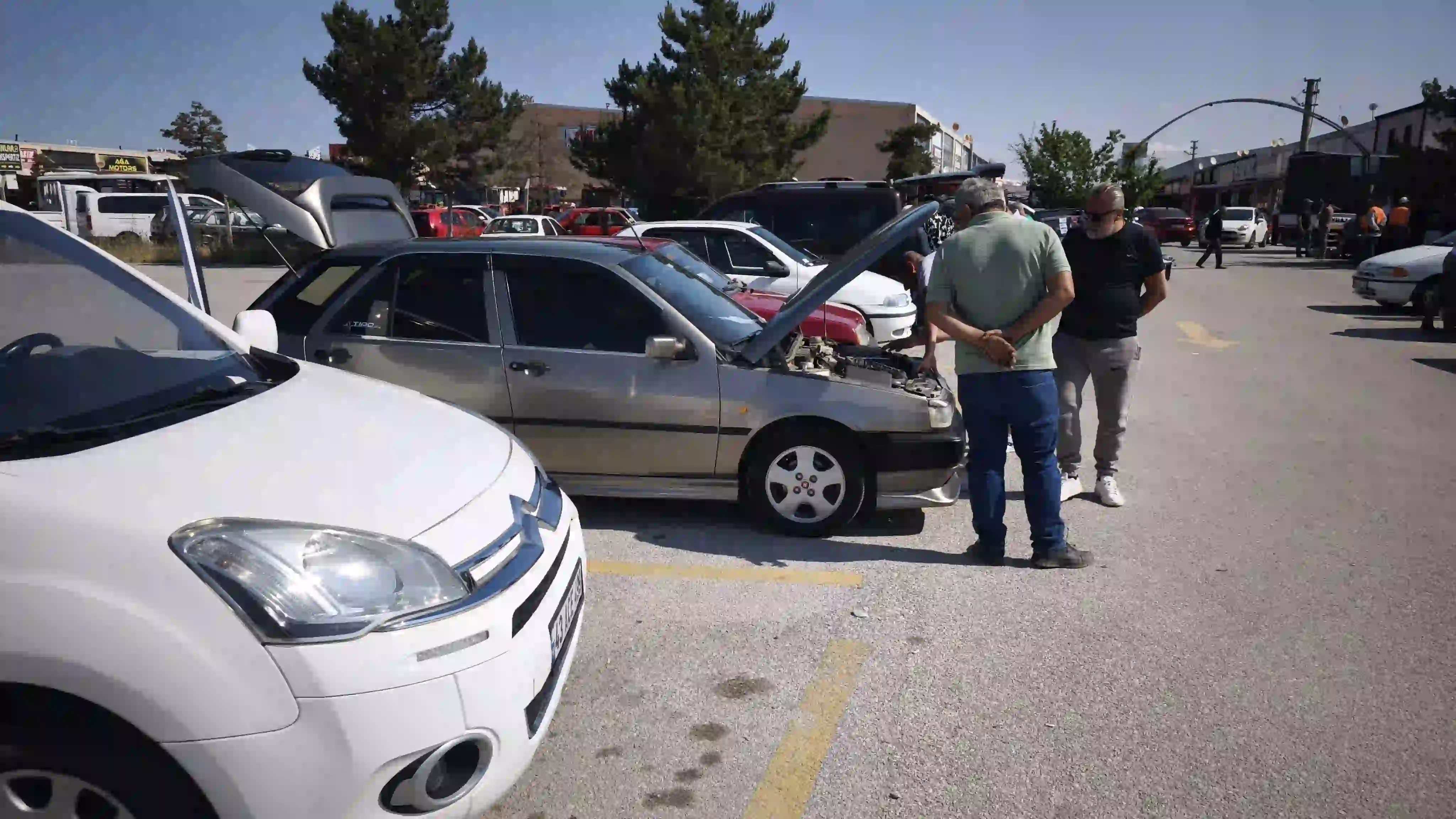 Kütahya 2. El Oto Pazarında Durgunluk Sürüyor 1