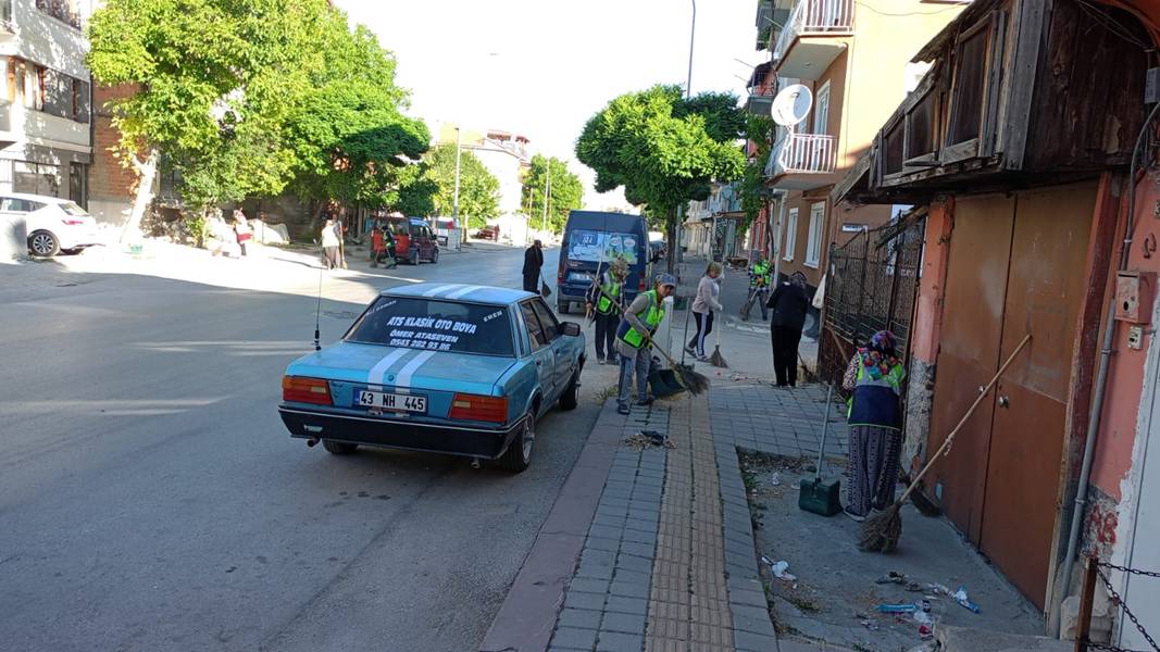 Kütahya Bahçelievler Mahallesi'nde Temizlik Çalışmaları Sürdü (4)