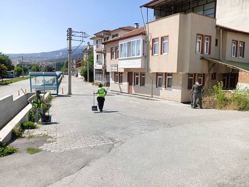 Kütahya Bahçelievler Mahallesi’nde Temizlik Çalışmaları Yoğunlaştı (4)