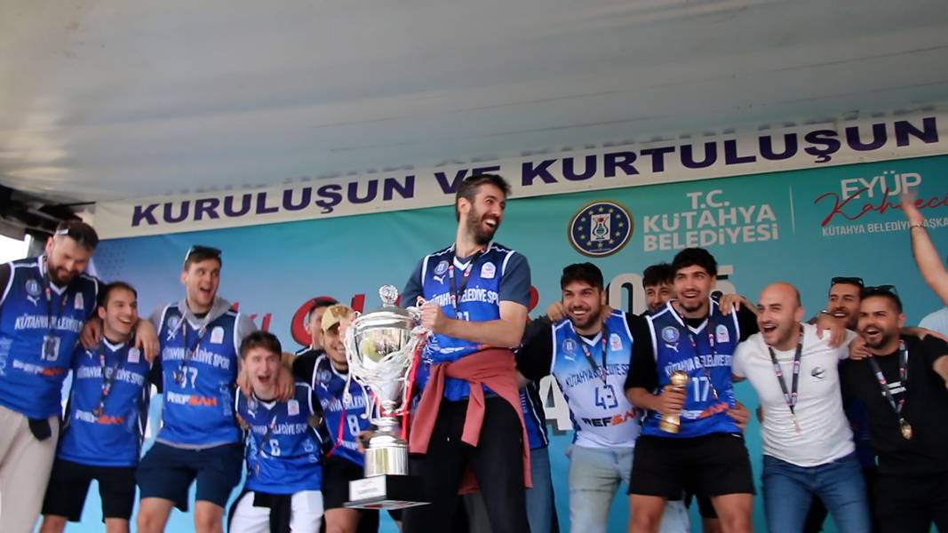 Kütahya Belediye Spor Şampiyonluğu Taraftarı Ile Kutladı (1)