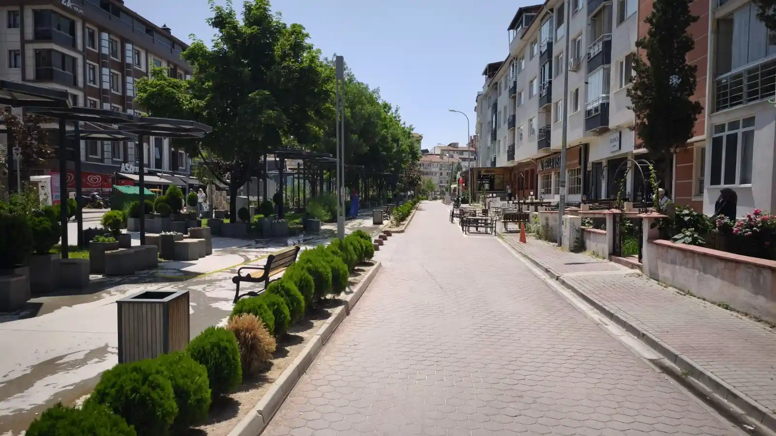 Kütahya Belediyesi Kafelerin Bulunduğu Caddeyi Barlar Sokağı Mı Yapacak (3)