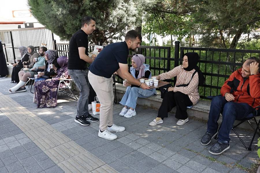 Kütahya Belediyesi’nden Lgs Sabahı Öğrencilere Sıcak Çorba Ikramı (2)