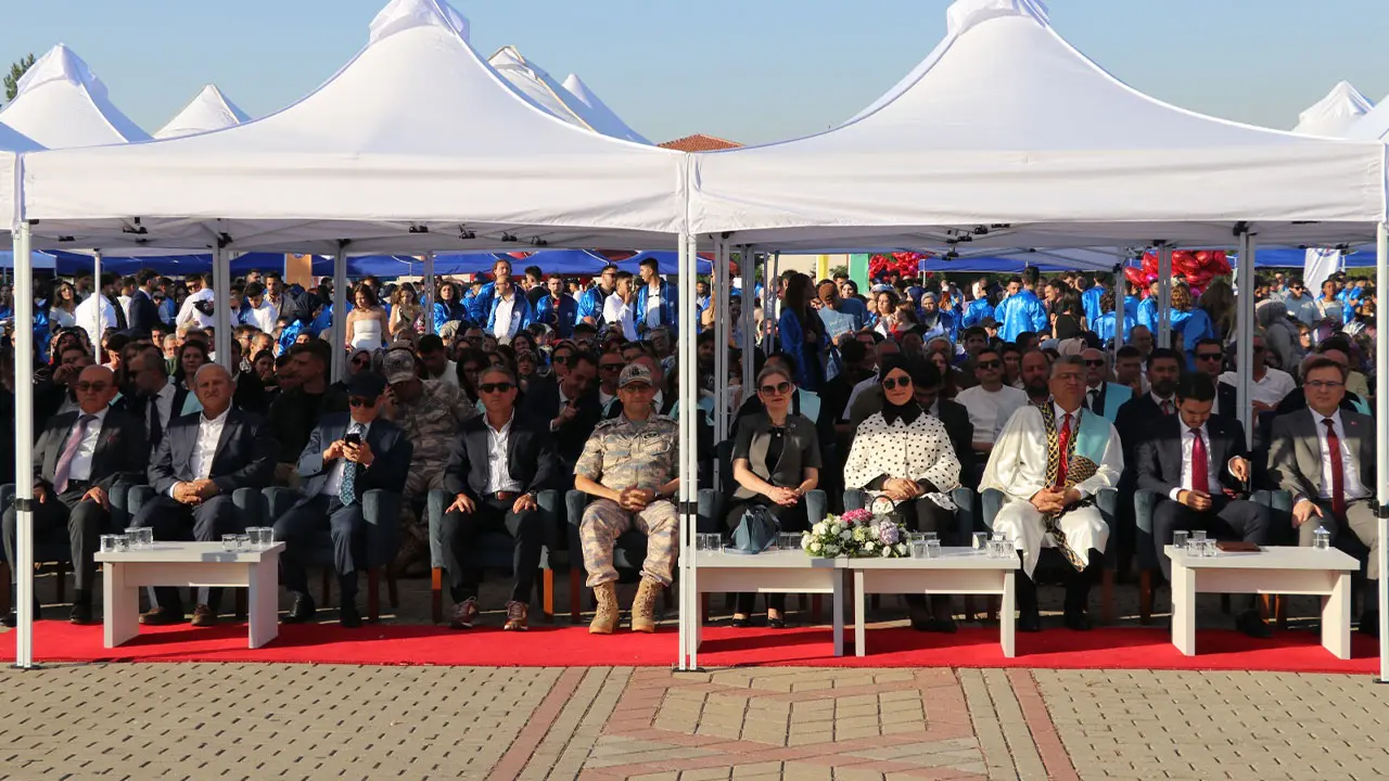 Kütahya D P Ü’de Binlerce Öğrenci Mezuniyet Heyecanı Yaşadı 3