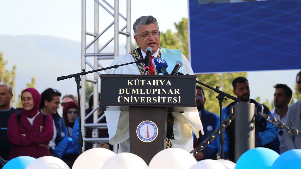 Kütahya D P Ü’de Binlerce Öğrenci Mezuniyet Heyecanı Yaşadı2