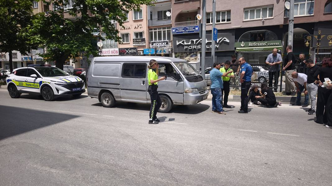 Kütahya Da Yaşlı Kadına Minibüs Çarptı (1)