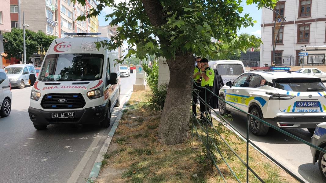 Kütahya Da Yaşlı Kadına Minibüs Çarptı (4)