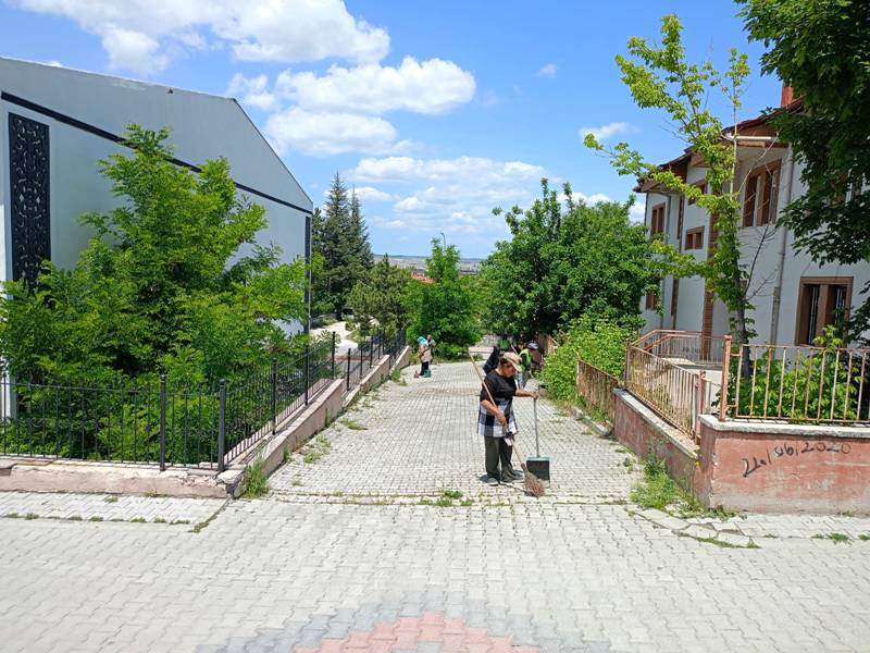 Kütahya Evliya Çelebi Mahallesi’nde Temizlik Çalışmaları Yapıldı (5)