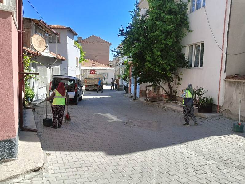 Kütahya Mehmet Akif Ersoy Mahallesi'nde Ara Sokaklar Temizlendi (1)