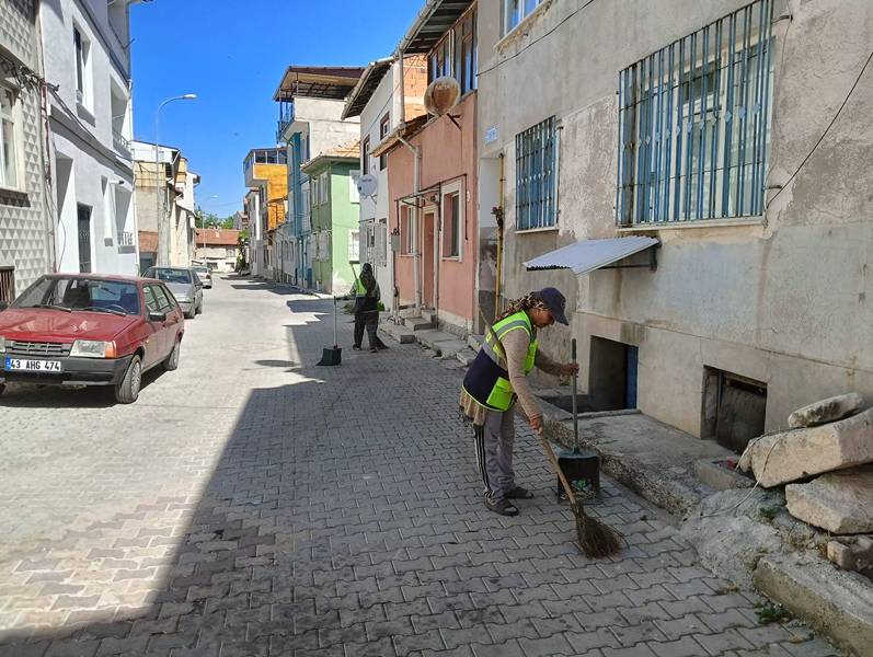 Kütahya Mehmet Akif Ersoy Mahallesi'nde Ara Sokaklar Temizlendi (2)