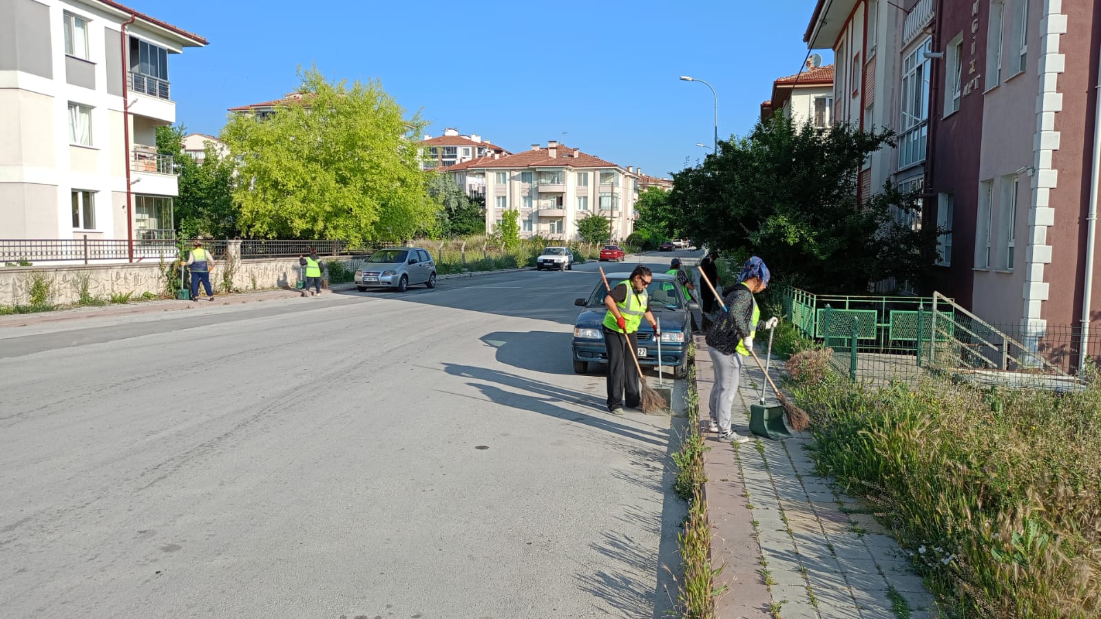 Kütahya Yunus Emre Mahallesi’nde Çevre Temizliği Çalışması Yapıldı (3)